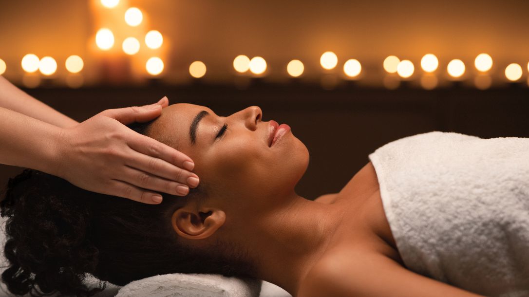 Massage Shiatsu aide à détendre les muscles, apaiser les tensions et stimuler les défenses immunitaires